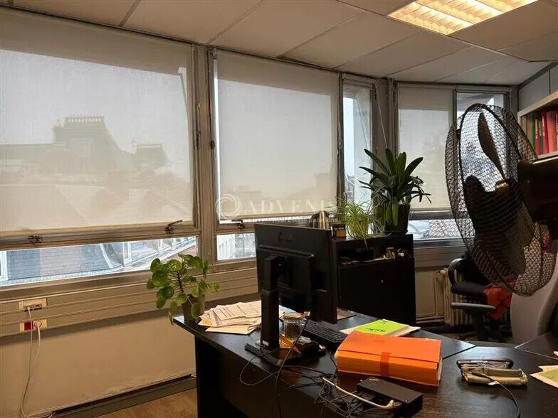 Office in Lille for lease - Building Photo - Image 2 of 9