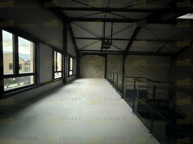 Flex in Groslay for lease - Interior Photo - Image 3 of 9