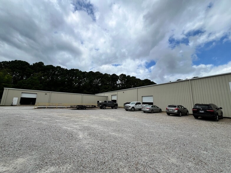 1100 Denmill Rd, New Albany, MS for sale - Primary Photo - Image 1 of 31