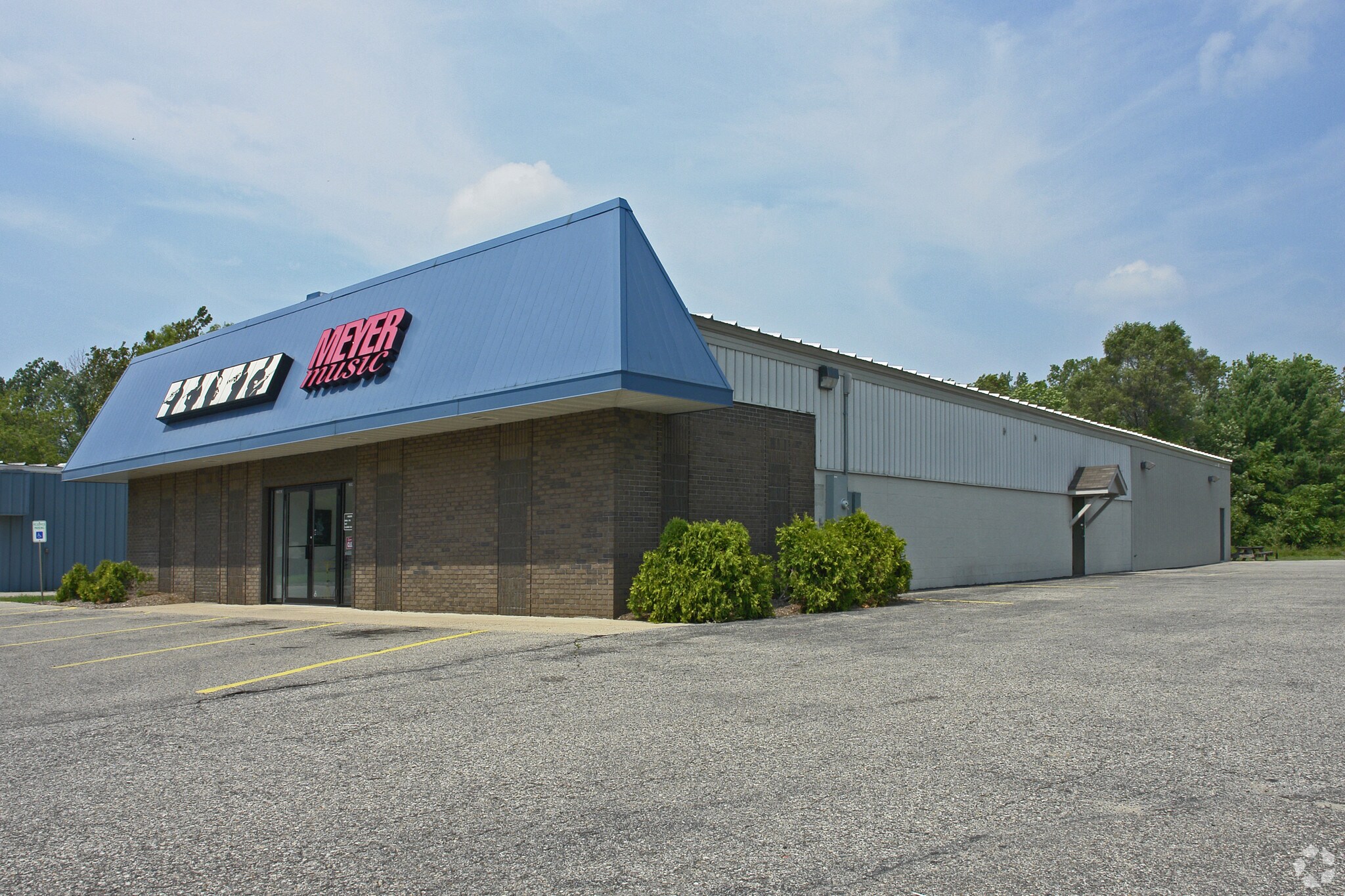 675 E Lakewood Blvd, Holland, MI for lease Primary Photo- Image 1 of 4