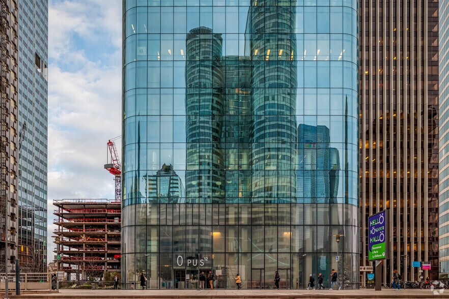 Bureau dans 77 Esplanade Du Général De Gaulle, Puteaux à louer - Photo du bâtiment - Image 2 de 3