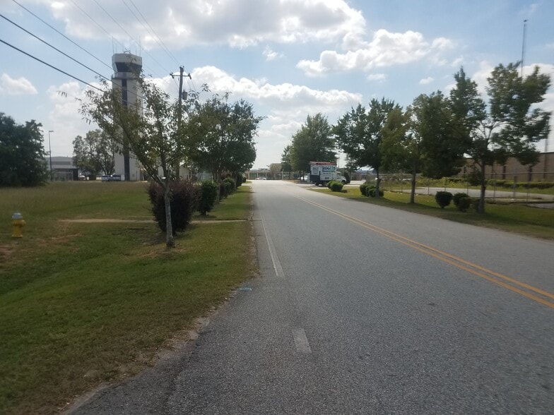 Airport Drive, Macon-Bibb, GA à vendre - Photo du bâtiment - Image 3 de 5