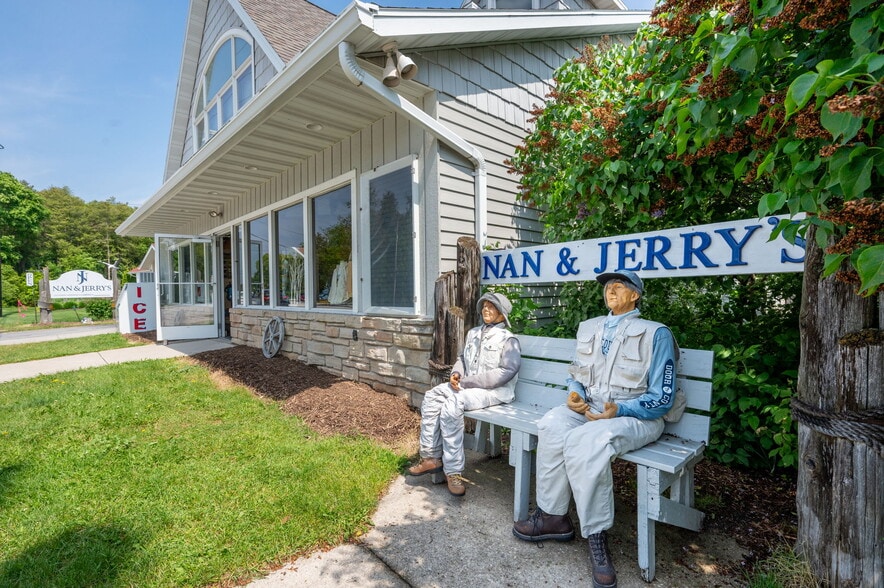 4084 Main St, Fish Creek, WI à vendre - Photo du bâtiment - Image 3 de 49