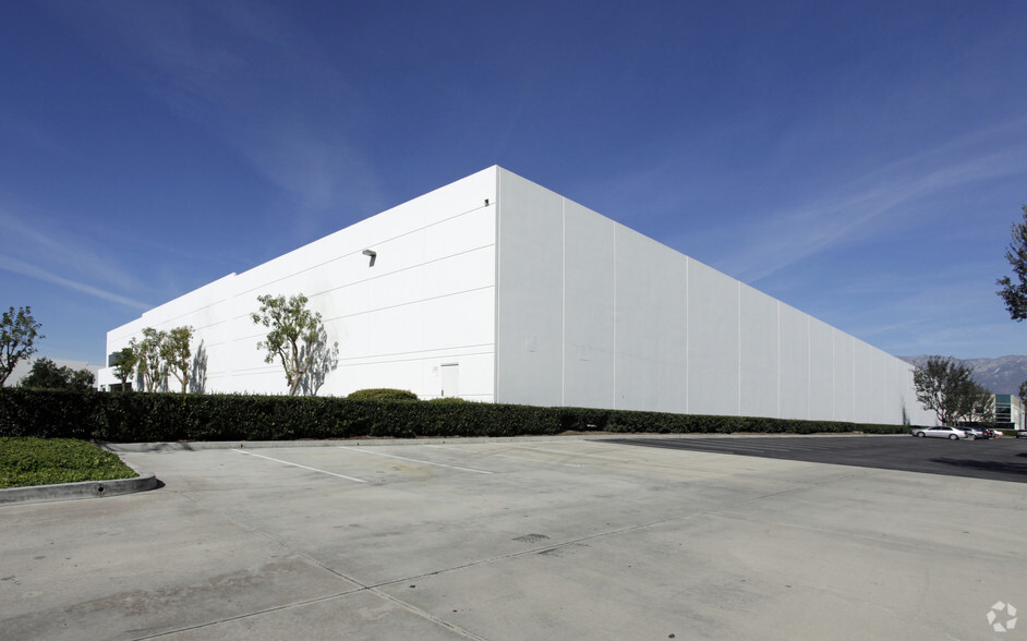 2850 E Cedar St, Ontario, CA for lease - Building Photo - Image 2 of 5