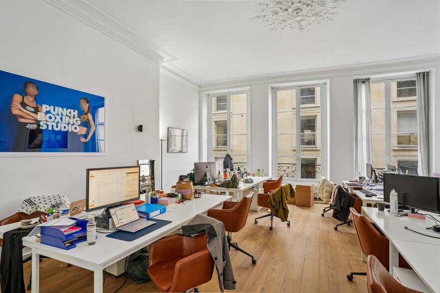 10 Rue Des Moulins, Paris à louer - Photo du bâtiment - Image 3 de 12