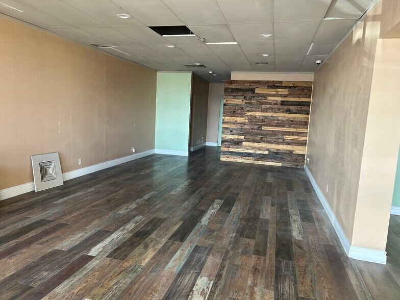 900 S Valley View Blvd, Las Vegas, NV à louer - Photo du bâtiment - Image 3 de 12