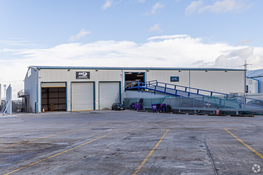 5B Oliver Rd, Grays for lease - Primary Photo - Image 1 of 1