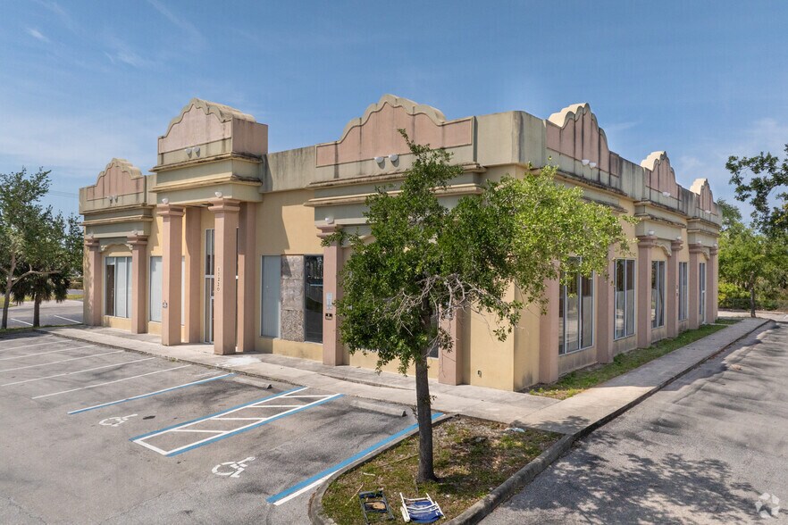 17220 San Carlos Blvd, Fort Myers, FL for lease - Building Photo - Image 2 of 5