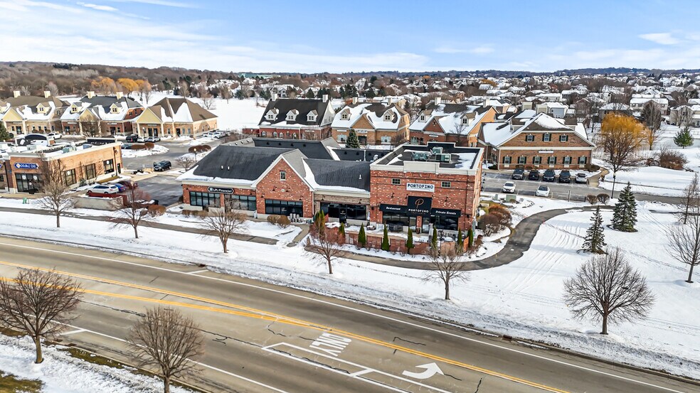 40W188 Campton Crossings Dr, St Charles, IL à vendre - Photo du bâtiment - Image 3 de 52