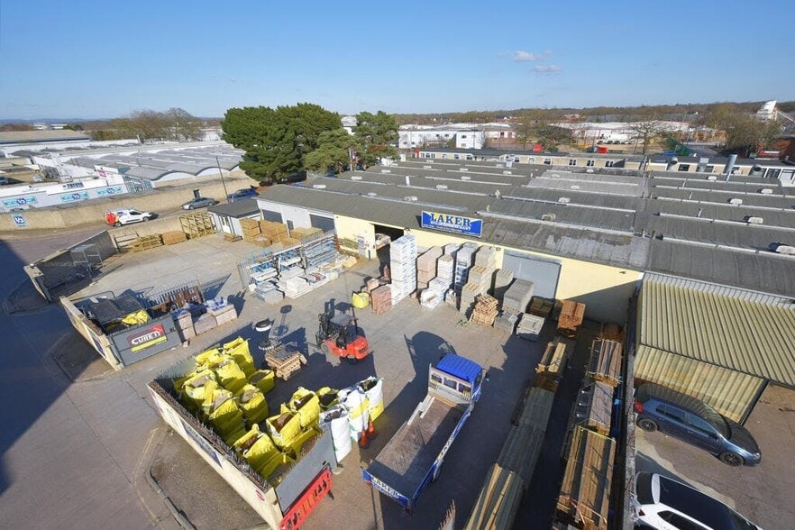 49-55 Gatwick Rd, Crawley for lease - Building Photo - Image 2 of 2