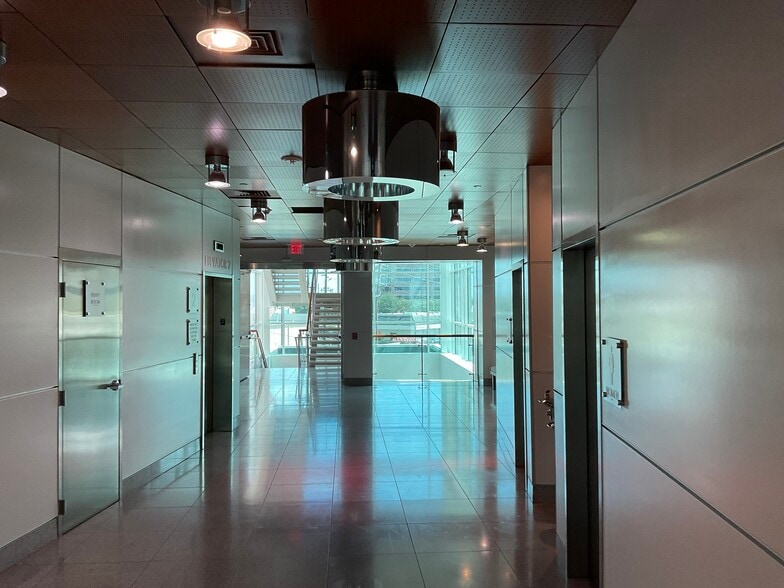 101 Parklane Blvd, Sugar Land, TX for lease - Interior Photo - Image 3 of 9