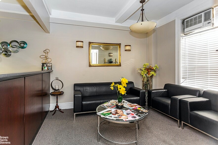893-899 Park Ave, New York, NY for sale - Interior Photo - Image 3 of 8