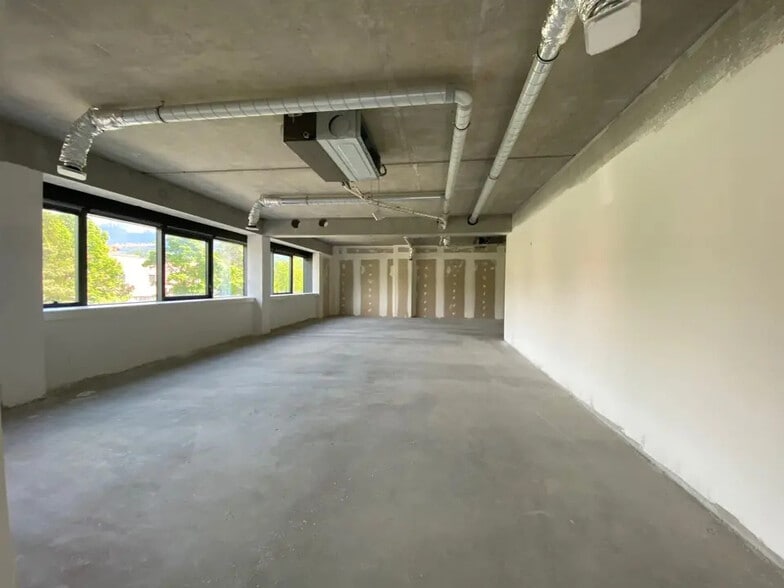 6 Chemin De Malacher, Meylan for sale - Interior Photo - Image 1 of 4