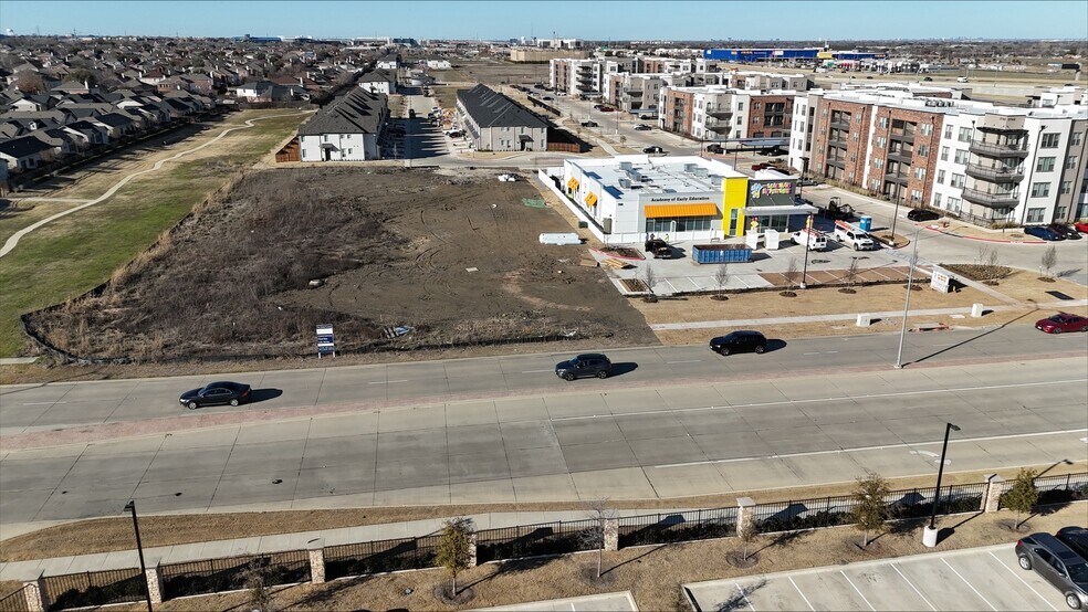 2016 Forum Dr, Grand Prairie, TX à vendre - Aérien - Image 2 de 11