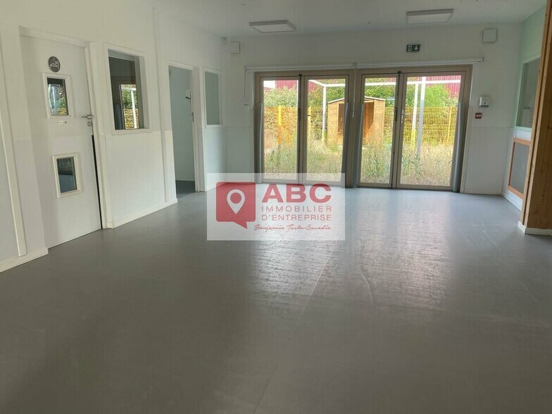Office in Vendargues for sale - Interior Photo - Image 2 of 8