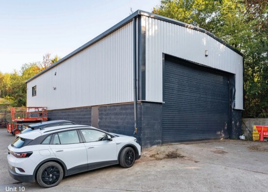 Earlswood Business Park portfolio of 4 properties for sale on LoopNet.ca - Primary Photo - Image 3 of 3