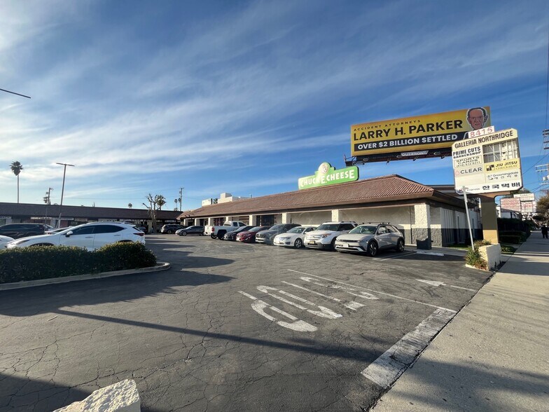 8401-8425 Reseda Blvd, Northridge, CA à louer - Photo du bâtiment - Image 2 de 4