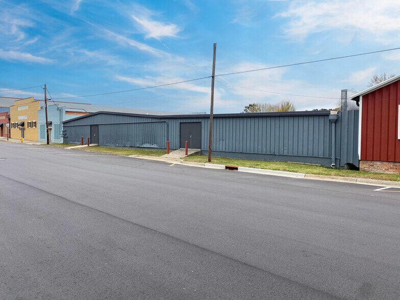 125 W Vance St, Zebulon, NC à vendre - Photo du bâtiment - Image 2 de 7