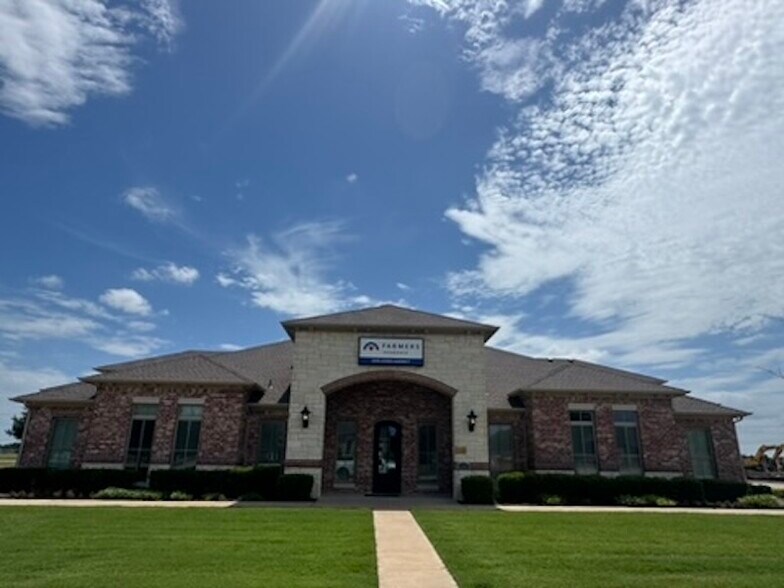 114 Park Place Blvd, Waxahachie, TX à louer - Photo du bâtiment - Image 1 de 11