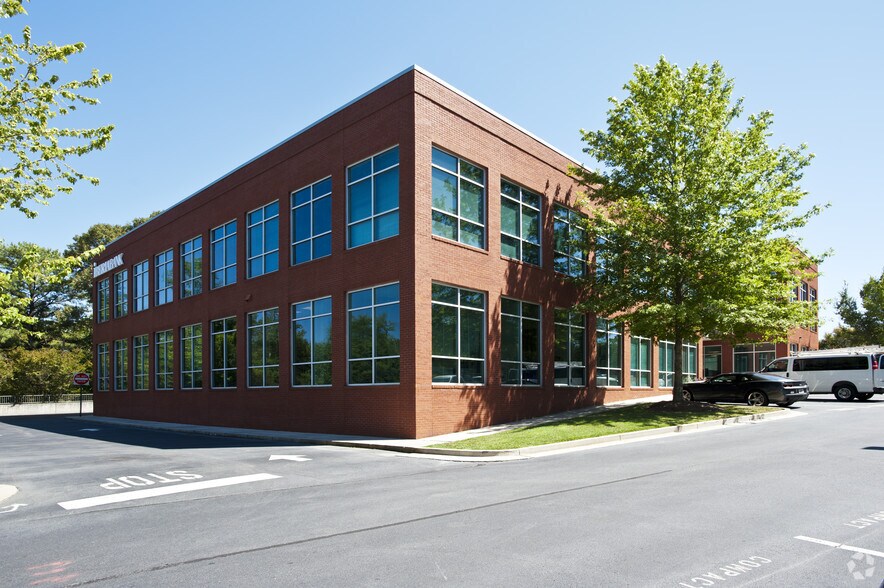 711 Canton Rd NE, Marietta, GA à louer - Photo du bâtiment - Image 2 de 3