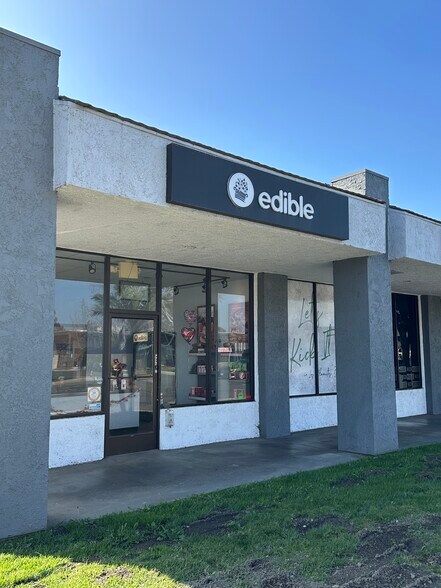 4126-4470 Katella Ave, Los Alamitos, CA à louer - Photo du bâtiment - Image 2 de 7