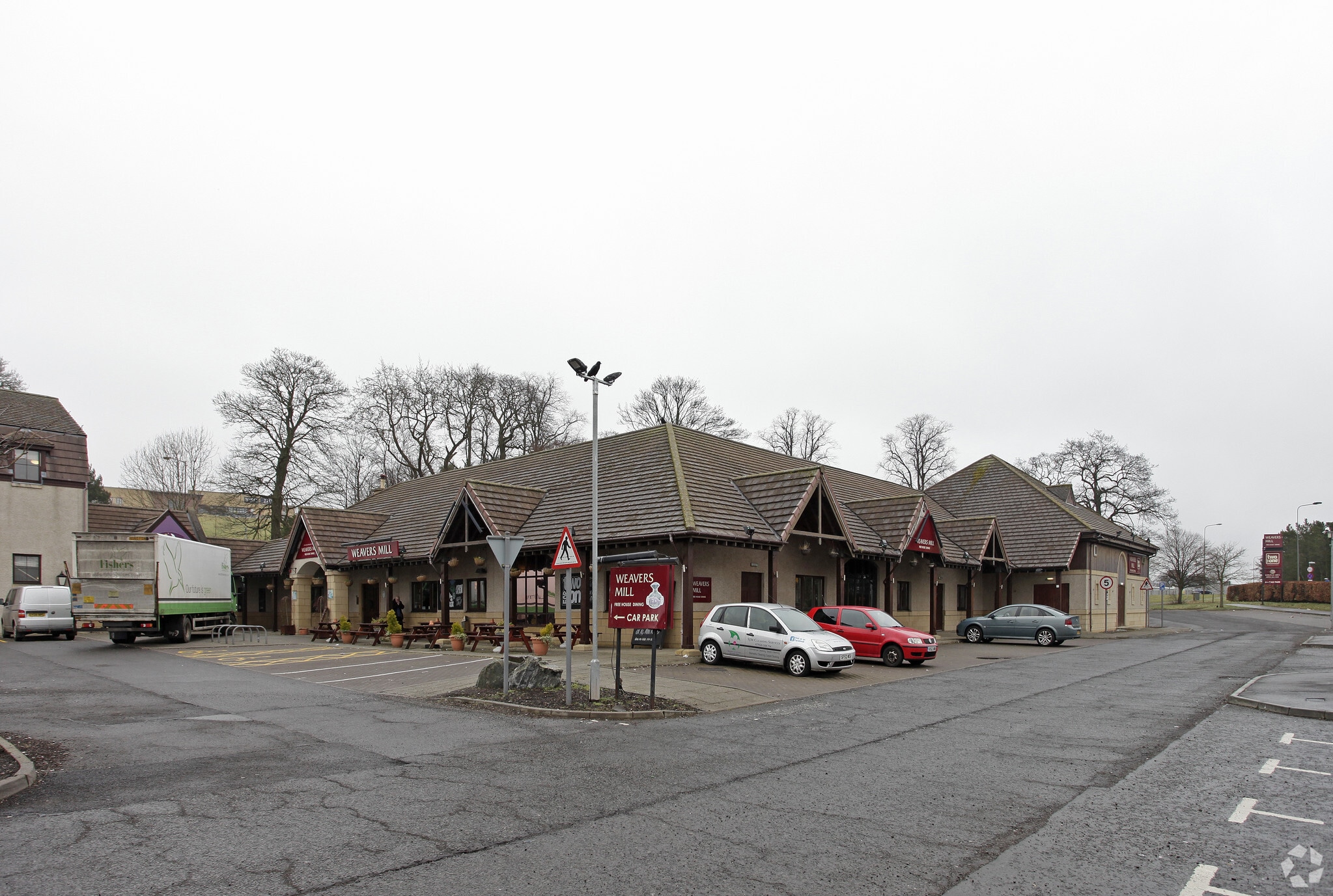 2 Dayton Dr, Dundee for lease Primary Photo- Image 1 of 3