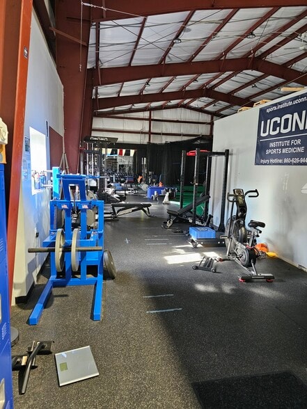 60 Village Pl, Glastonbury, CT for lease - Interior Photo - Image 3 of 14