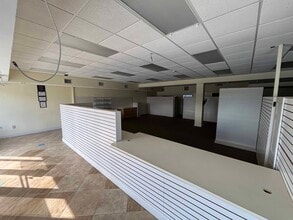 2727 E Oakland Park Blvd, Fort Lauderdale, FL for lease Interior Photo- Image 2 of 18