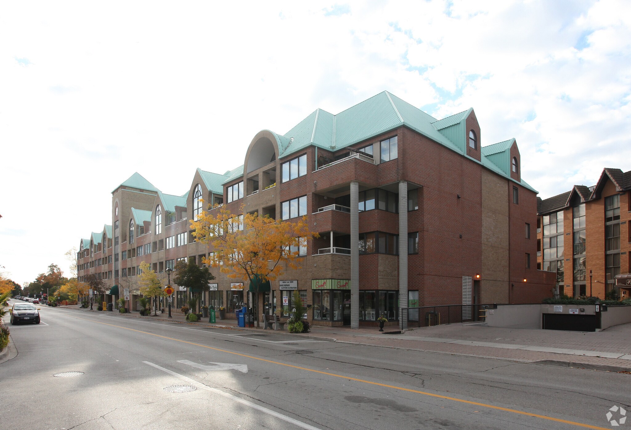 100 Bronte Rd, Oakville, ON à vendre Photo principale- Image 1 de 1