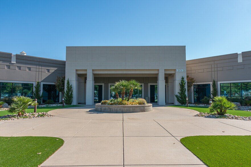 7330 N Palm Ave, Fresno, CA à louer - Photo du bâtiment - Image 1 de 15