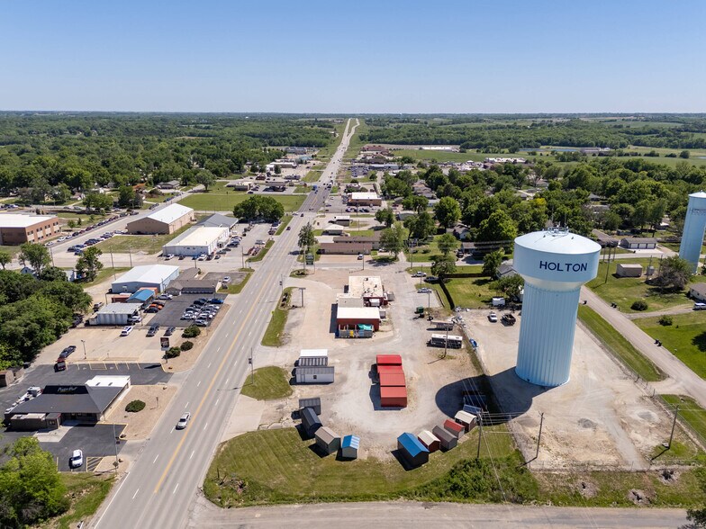 601 Arizona Ave, Holton, KS à vendre - Photo du bâtiment - Image 2 de 55