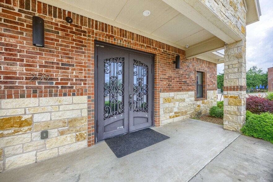 299 W Eldorado Pky, McKinney, TX à vendre - Photo du bâtiment - Image 3 de 30