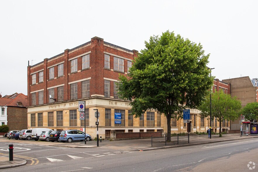 16 The Vale, London for lease - Primary Photo - Image 1 of 8