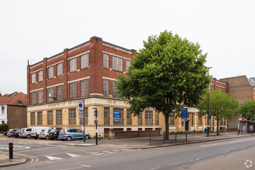 16 The Vale, London for lease - Primary Photo - Image 1 of 4