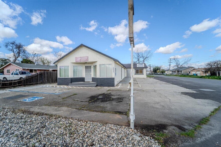 1835 N Beale Rd, Marysville, CA à vendre - Photo du bâtiment - Image 1 de 28
