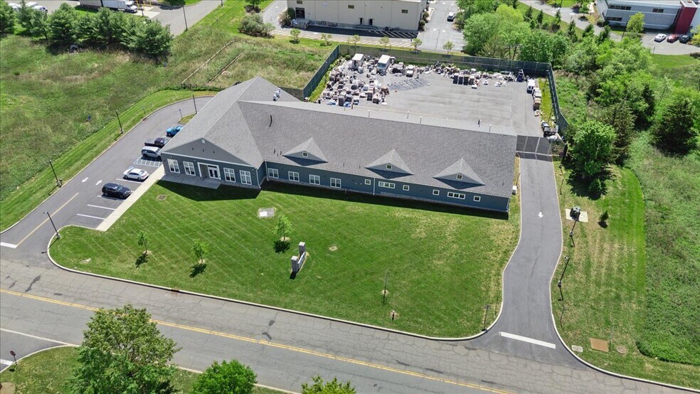 22 Royal Rd, Flemington, NJ à vendre - Photo du bâtiment - Image 1 de 28