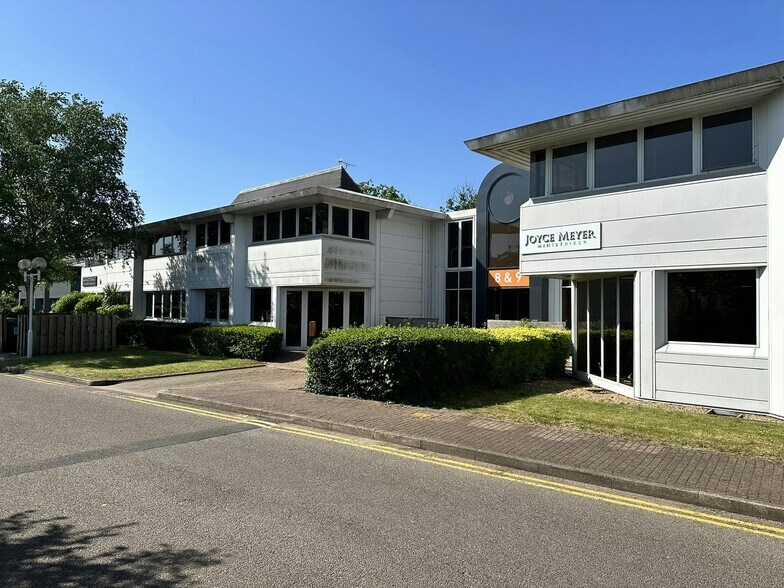 The Pavilions, Ruscombe Business Park, Knowl Hill à louer - Photo du bâtiment - Image 1 de 4