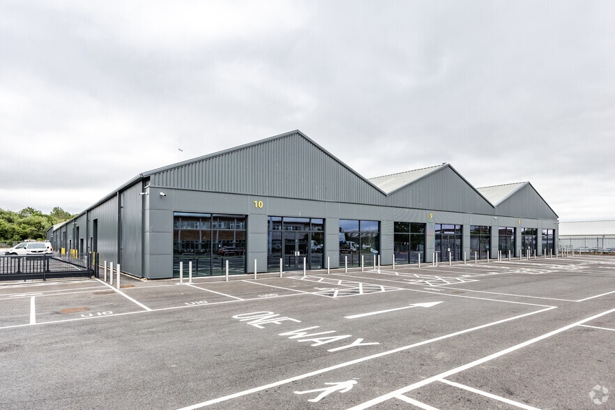 103 Cheney Manor, Swindon for lease - Building Photo - Image 2 of 4