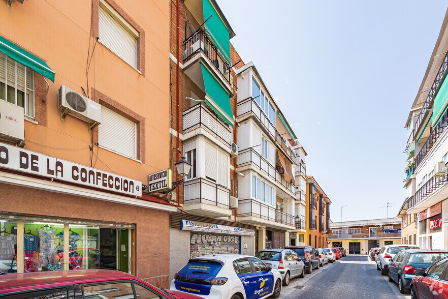 Commerce de détail dans Madrid, Madrid à louer - Photo du bâtiment - Image 2 de 4