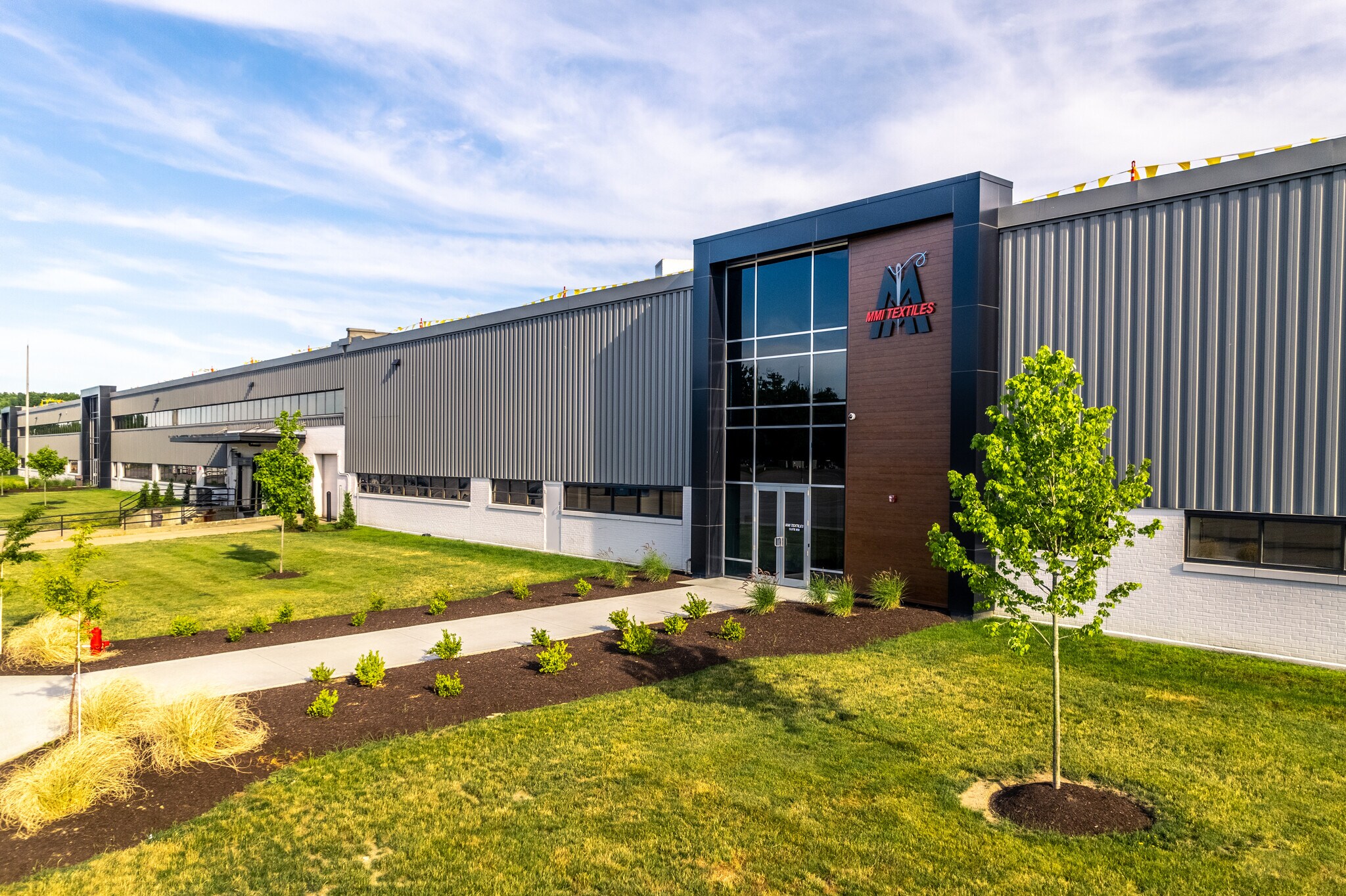 1 American Rd, Brooklyn, OH à louer Photo du bâtiment- Image 1 de 27