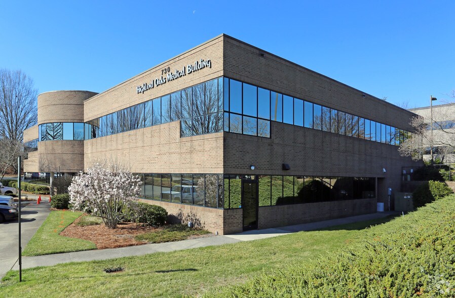730 Highland Oaks Dr, Winston-Salem, NC à vendre - Photo du bâtiment - Image 3 de 60