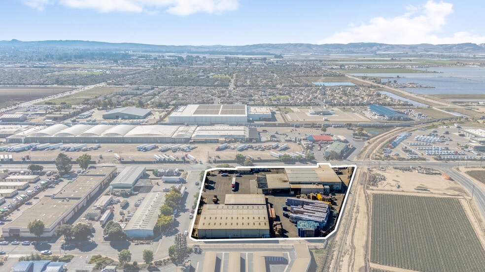 1317 W Stowell Rd, Santa Maria, CA à vendre - Photo du bâtiment - Image 2 de 5