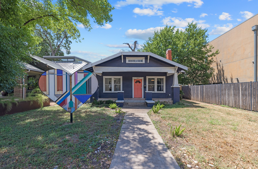 1607 E Cesar Chavez St, Austin, TX à vendre - Photo du bâtiment - Image 2 de 8