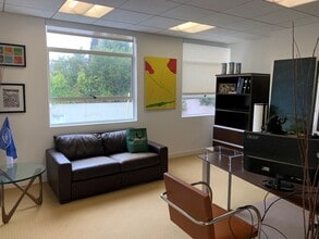 233 S Beverly Dr, Beverly Hills, CA for lease Interior Photo- Image 2 of 14