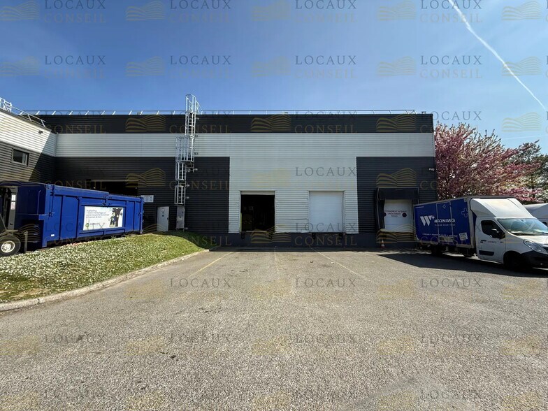 Flex dans Roissy-en-France à louer - Photo du bâtiment - Image 3 de 6