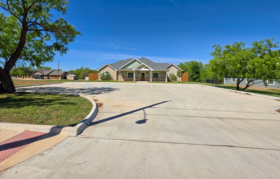 2426 Lincoln Dr, Abilene, TX for sale - Building Photo - Image 2 of 4
