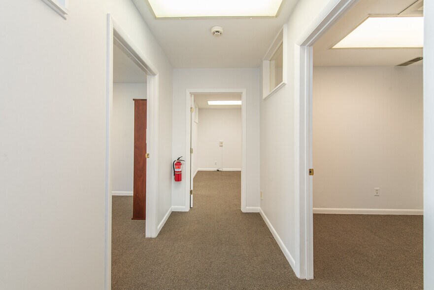 150 River Rd, Montville, NJ à louer - Photo du bâtiment - Image 3 de 14