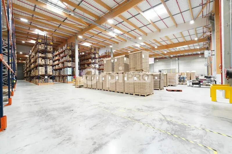 Industrial in Vaulx-Milieu for lease - Interior Photo - Image 2 of 12