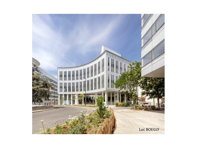 3 Place Louis Renault, Rueil-Malmaison à louer - Photo du bâtiment - Image 2 de 12