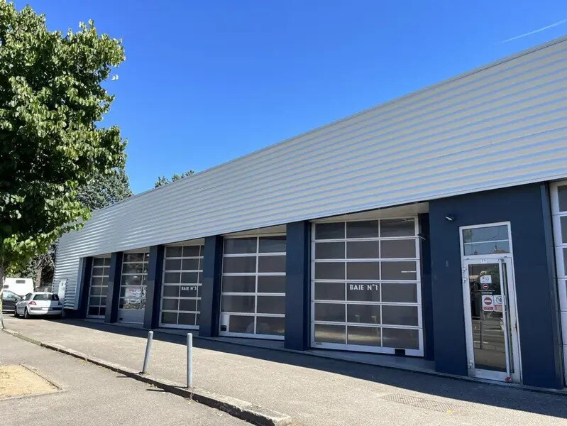 Industrial in Vénissieux for lease Building Photo- Image 1 of 9